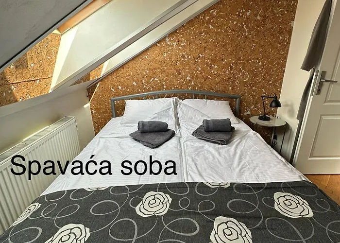 شقة Kockica U Krovu