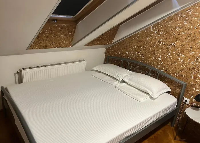 شقة Kockica U Krovu