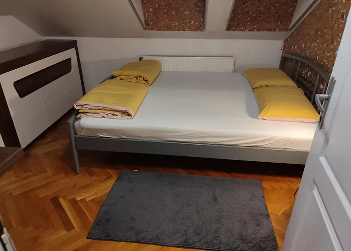 Kockica U Krovu شقة